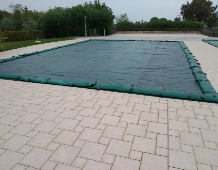 Pool cover in pe 230 gr prepared for water bags