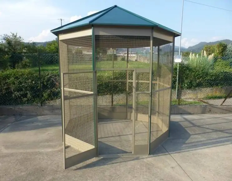 Octagonal aviary with side cm 85x 250 cm h.