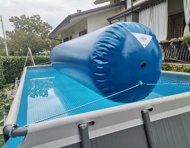 Inflatable cushion for pool mt 1